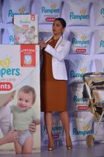 Lara Dutta promotes pampers diapers on 15th Oct 2015 (9)_5620f9582e71a.JPG