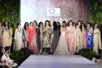 Suzanne Khan at abu jani charity show on 16th Oct 2015 (245)_5623652687c4f.JPG