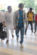 Vivek Oberoi snapped at airport on 18th Oct 2015 (18)_56248f5450695.JPG