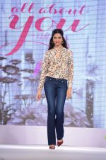 Deepika Padukone at Myntra fashion show on 20th Oct 2015 (9)_562744841eb9a.jpg