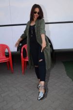 Sonakshi Sinha snapped at Mehboob on 20th Oct 2015 (19)_5627466aefcec.JPG