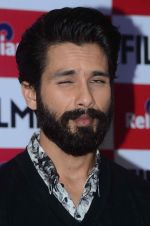 Shahid Kapoor at Filmfare cover launch in Mumbai on 21st Oct 2015 (74)_56289daf99782.JPG