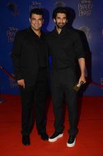 Siddharth Roy Kapoor, Aditya Roy Kapoor at Beauty and the Beast red carpet in Mumbai on 21st Oct 2015 (326)_5628cd8d73c56.JPG
