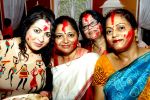 Misti Mukerjee went for sindoor khela at Bangur Nagar Sarvjanik Durga Puja on 23rd Oct 2015 (5)_562cc20874cf5.jpg