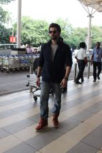 Neil Mukesh snapped at airport in Mumbai on 27th Oct 2015 (13)_5630908e937ca.JPG