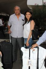 Kajal Aggarwal snapped at airport on 28th Oct 2015 (42)_5631d58e2bed7.JPG