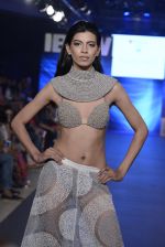 Model walk the ramp for Advitya by Esha Sethi Thirani Show at Gionee india beach fashion week day 1 on 29th Oct 2015 (10)_5633189fe4cbc.JPG