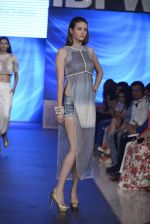 Model walk the ramp for Advitya by Esha Sethi Thirani Show at Gionee india beach fashion week day 1 on 29th Oct 2015 (12)_563318a2564fa.JPG