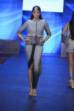 Model walk the ramp for Advitya by Esha Sethi Thirani Show at Gionee india beach fashion week day 1 on 29th Oct 2015 (17)_563318a69142f.JPG