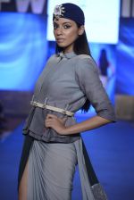 Model walk the ramp for Advitya by Esha Sethi Thirani Show at Gionee india beach fashion week day 1 on 29th Oct 2015 (19)_563318a82874e.JPG