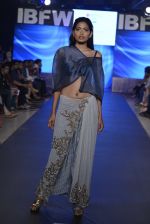 Model walk the ramp for Advitya by Esha Sethi Thirani Show at Gionee india beach fashion week day 1 on 29th Oct 2015 (23)_563318aba35fa.JPG