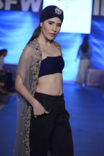 Model walk the ramp for Advitya by Esha Sethi Thirani Show at Gionee india beach fashion week day 1 on 29th Oct 2015 (30)_563318b5b0d87.JPG