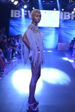 Model walk the ramp for Advitya by Esha Sethi Thirani Show at Gionee india beach fashion week day 1 on 29th Oct 2015 (6)_5633189c8c46a.JPG
