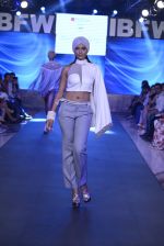 Model walk the ramp for Advitya by Esha Sethi Thirani Show at Gionee india beach fashion week day 1 on 29th Oct 2015 (7)_5633189d5042e.JPG