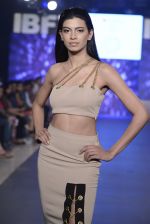 Model walk the ramp for Akara Show at Gionee india beach fashion week day 1 on 29th Oct 2015 (25)_563318bcc3a61.JPG