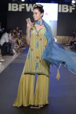 Model walk the ramp for Anupama Dayal Show at Gionee india beach fashion week day 1 on 29th Oct 2015 (11)_56331903a3ace.JPG