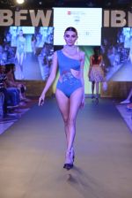 Model walk the ramp for Babita Malkani Show at Gionee india beach fashion week day 1 on 29th Oct 2015 (31)_56331c5f41366.JPG