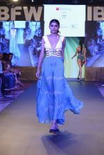 Model walk the ramp for Babita Malkani Show at Gionee india beach fashion week day 1 on 29th Oct 2015 (34)_56331c6208cb6.JPG