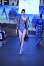 Model walk the ramp for Shweta Puthran Show at Gionee india beach fashion week day 1 on 29th Oct 2015 (6)_56331da9e9c00.JPG