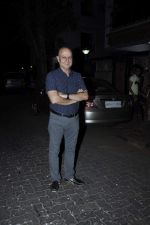 Anupam Kher at Karva chauth celebrations at Anil Kapoors residence on 30th Oct 2015 (51)_5634f2ce3095b.JPG