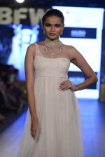 Model walk the ramp for Moni Aggarwal show on day 3 of Gionee India Beach Fashion Week on 31st Oct 2015 (12)_5635036e178e1.JPG