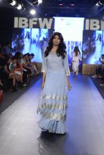 Model walk the ramp for Sukriti and Akruti show on day 3 of Gionee India Beach Fashion Week on 31st Oct 2015 (65)_5635031a8177c.JPG