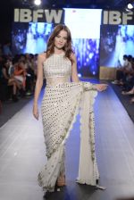 Model walk the ramp for Sukriti and Akruti show on day 3 of Gionee India Beach Fashion Week on 31st Oct 2015 (68)_56350325002cb.JPG