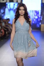 Model walk the ramp for Sukriti and Akruti show on day 3 of Gionee India Beach Fashion Week on 31st Oct 2015 (78)_56350351d0016.JPG