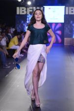 Model walk the ramp for Urvee Adhikari show on day 3 of Gionee India Beach Fashion Week on 31st Oct 2015 (5)_56350319b1e63.JPG