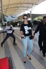 Jacqueline Fernandez snapped at the airport on 31st Oct 2015 (19)_56360203236c8.JPG
