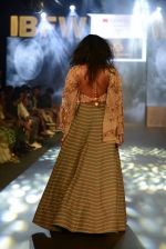 Model walk the ramp for Lalit Dalmia Show on day 2 of Gionee India Beach Fashion Week on 30th Oct 2015 (47)_5635cdf36eea1.JPG