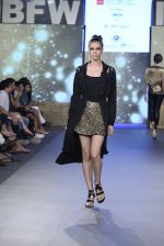 Model walk the ramp for Rocky S Show on day 2 of Gionee India Beach Fashion Week on 30th Oct 2015 (17)_5635d00b8b844.JPG
