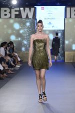 Model walk the ramp for Rocky S Show on day 2 of Gionee India Beach Fashion Week on 30th Oct 2015 (19)_5635d01218e6b.JPG