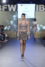 Model walk the ramp for Rocky S Show on day 2 of Gionee India Beach Fashion Week on 30th Oct 2015 (40)_5635d06b70d51.JPG