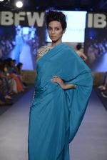 Model walk the ramp for Sangeeta Sharma Show on day 2 of Gionee India Beach Fashion Week on 30th Oct 2015 (25)_5635d060e9ffa.JPG