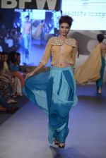 Model walk the ramp for Sangeeta Sharma Show on day 2 of Gionee India Beach Fashion Week on 30th Oct 2015 (28)_5635d06c6730d.JPG