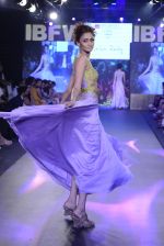Model walk the ramp for Shilpa Reddy Studio Show on day 2 of Gionee India Beach Fashion Week on 30th Oct 2015  (46)_5635d06a1f02e.JPG