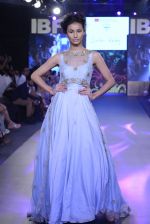 Model walk the ramp for Shilpa Reddy Studio Show on day 2 of Gionee India Beach Fashion Week on 30th Oct 2015  (56)_5635d0a304ad4.JPG