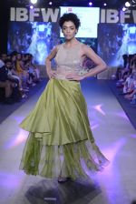 Model walk the ramp for Shilpa Reddy Studio Show on day 2 of Gionee India Beach Fashion Week on 30th Oct 2015  (60)_5635d0b8648b1.JPG