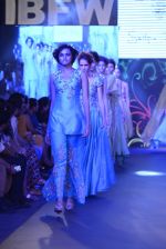 Model walk the ramp for Shilpa Reddy Studio Show on day 2 of Gionee India Beach Fashion Week on 30th Oct 2015  (78)_5635d0e3bb1d0.JPG