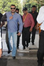 Salman Khan snapped at airport on 4th Nov 2015 (21)_563b0267a8b3e.JPG