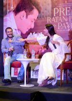 Sonam Kapoor, Salman Khan at the Press Conference Prem Ratan Dhan Payo in Le Meridan new delhi on 4th Nov 2015 (13)_563b07e8a6f0d.JPG