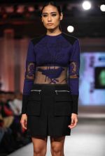 Model walks for Rahul Mishra in Kolkata for Blenders show on 8th Nov 2015 (27)_56404da4806b6.jpg