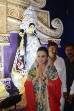 Preity Zinta and Neelam in Kolkatta for Kali Puja on 9th Nov 2015 (8)_5641fc18494ef.jpg