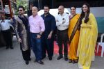 Neil Mukesh, Anupam Kher, Salman Khan, Sooraj Barjatya, Swara Bhaskar, Sonam Kapoor at prem ratan dhan payo dharavi Band on 11th Nov 2015 (163)_5644aeabc19c7.JPG