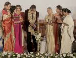 Amitabh Bachchan, Vidya Balan, Moushumi Chatterjee,Mamta Banerjee, Jaya Bachchan, Sharmila Tagore at 21st Kolkata International Film Fastival on 14th Nov 2015 (9)_56482ff671551.jpg