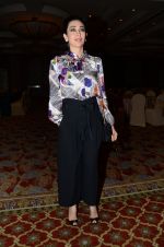 Karisma Kapoor snapped at an event on 16th Nov 2015 (49)_564adc54b5750.JPG