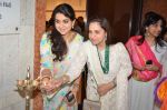 Shaina NC at art exhibition launch with Bindu Kapoor of Yes Bank on 18th Nov 2015 (18)_564d816865500.JPG