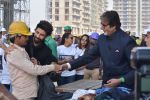 Amitabh Bachchan donating clothes at Gurgaon construction site for Clothes Box Foundation donation (2)_56502a17901d8.JPG