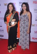 Kishori Ambiye at the Red Carpet of _Ajeenkya DY Patil University Filmfare Awards (Marathi) 2014__5652dfc451d74.JPG